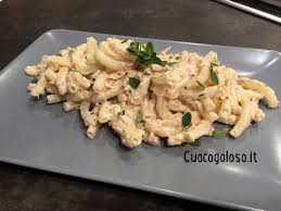 Per realizzare questa accattivante ricetta, abbiamo preso in prestito un formato di pasta tipico della sardegna, gustoso e versatile, che si sposa alla perfezione con i condimenti a base di pesce. Maccheroncini Senza Glutine Cremosi Con Tonno E Maggiorana