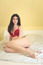 24 янв 2019768 341 просмотр. Summer Shower Dark Haired Lustful Doll Enjoys Flirting With A Camera In Her Bedr R18hub