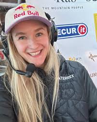 Back in the commentary booth for the @climbingworks International Festival!  Going live now! Link in stories ☺️