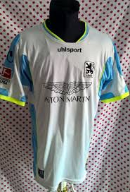 Die flügel von aston martin auf der brust stehen ihm gut! 1860 Munich Home Football Shirt 2012 2013