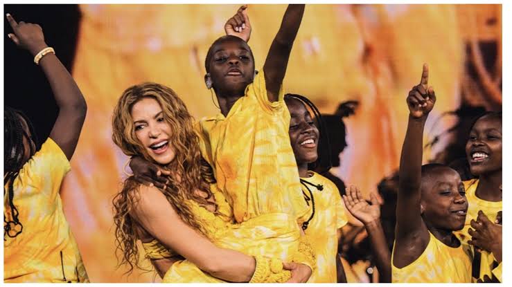 Seremos amigos para sempre”: Shakira emociona ao se despedir dos Ghetto Kids  e sugere reencontro na residência em Madri