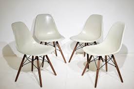 Dsw stuhl | premium reproduktion quantität. 4 Dsw Stuhle Eames Herman Miller Vitra Designklassiker Schweiz
