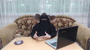 تفسير حلم الجلوس على سرير لشخصين والتحدث مع شخص غريب وطلب الخروج في نزهة معه Youtube