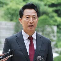 오세훈,.재판.출석‥개표소 시위 질문엔 묵묵부답 - 클리앙