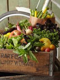Chef S Garden Csa Style Seasonal Vegetables And Herbs Vegetable Seasoning Raw Food Recipes Vegetables