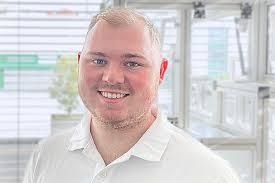 团队: Aluminium Profile nach Mass zuschneiden und verbinden