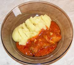 Această tocăniță de pui, de influență balcanică, ilustrează probabil cel mai bine alcătuirea fiecărei curți țărănești înșirate pe întreaga lungime a dunării. Ostropel De Pui Cu Piure De Cartofi Retete Culinare Preparatedevis Ro