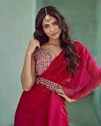 Malavika mohanan is an indian actress and model who works predominantly in malayalam and tamil language films. Malavika Mohanan Age