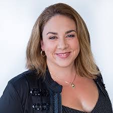 Kellie Bell's Instagram, Twitter & Facebook