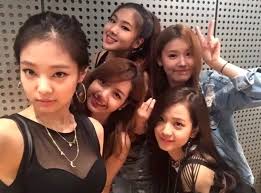 Shuhua (슈화), also known as yeh shu hua (葉舒華), is ataiwanese singer under cube entertainment. G I Dle Updates Photos 1st Pic Pre Debut Shuhua With Facebook