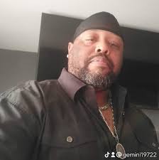 Who had a better voice among Jeffrey Osborne, James Ingram, Teddy  Pendergrass, and El DeBarge?