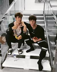 Pin De Mariana En Tyler En 2020 Chicos Lindos Tumblr Chicos Lindos Chicos Guapos
