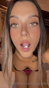 Watch online Staisyy Fox aka Staisyyfox OnlyFans - Bailando un poquito  antes de grabar on X-video