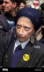 ACTRESS MIRIAM KARLIN JOINS PROTESTERS OUTSIDE THE LONDON HOME OF  RIGHT-WING HISTORIAN DAVID IRVING Stock Photo