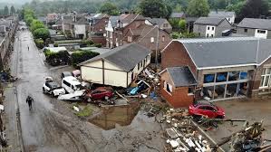 Die rettungskräfte setzten ihre bemühungen vor ort. Auch In Belgien Hochwasser Fordert Viele Todesopfer Rt De