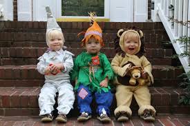 Halloween Costume Ideas For Twins And Triplets Twin Halloween Costumes Sibling Halloween Costumes Halloween Boys