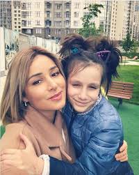 В новий альбом артистки увійшли десять композицій, які українці знають з дитинства. Poklonniki Zlaty Ognevich Prinyali Ee Krestnicu Za Dochku Foto Fakty