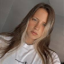 Amira Hill's Instagram, Twitter & Facebook