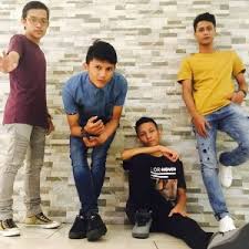 2.diketahui=1.kumpulan warna pelangi 2.kumpulan planet tata surya 3.kumpulan siswa yg beratnya lebih dari 50 kg 4.kumpulan siswa cantik pertanyaan= kumpulan yg merupakan himpunan adalah a.1,2, dan3 b.1,2 dan 4 c.1,3 dan 4 d.2,3 dan 4. Senarai Lagu Kumpulan A To Z Rungon L