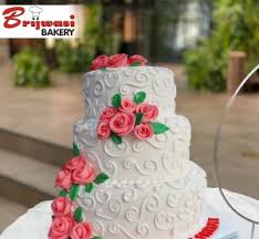 For the top, use icing pouch with star tip to make the small red roses. Brijwasi Bakery Online Cake Delivery In Lucknow Buy Cake Online Same Day Cake Delivery Premium Bakery Prodcuts