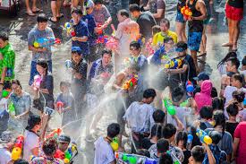 Pesta air (songkran) yang dirayakan setiap tahunnya pada bulan april,selain banyak peristiwa menyenangkan tetapi juga banyak terjadi kecelakaan yang sangat. Songkran 2021 In Phuket Songkran Water Festival April 12 To 15 Phuket 101