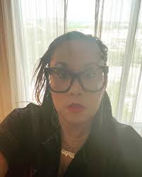 Just because…I have not posted a selfie in a minute. * From the traveling  archives…sunlight * #SundaySelfie #SundayVibes #JustBecause #Glasses  #redlips #naturalhair #braids #NameChain #AriyanJohnson