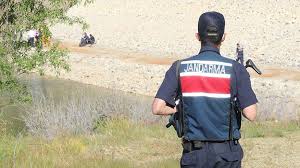 Jandarma genel komutanlığı 2021 yılı 5000 sözleşmeli uzman erbaş alımı için başvuru ekranı açıldı ve başvurular alınmaya başladı. Jandarma Astsubay Basvurulari Tamamlandi Jandarma Astsubay Alim Sonuclari Ne Zaman Aciklanacak Son Dakika Haberleri