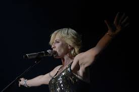 La chanteuse défend le womanhood project, pour lequel e. Dolores O Riordan On Connait La Cause De La Mort De La Chanteuse Des Cranberries
