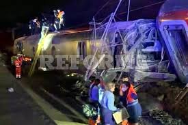 Chocan trenes en España; 21 muertos