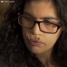 Marta har kämpat mot en medfödd sjukdom hela sitt liv. Men när hon fick  sparken på grund av sitt utseende och sitt sätt att tala, bestämde hon sig  för att det inte längre var värt den ständiga ...