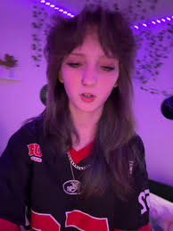 Lesbian Who Lip Syncs Lips of An Angel