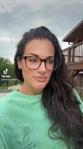 Kellie Gerdes's Instagram, Twitter & Facebook