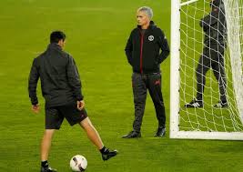 Watch footage from hotspur way as jose mourinho takes his first training session as spurs head coach.subscribe to spurs tv on youtube. Man United Boss Jose Mourinho Nails Crossbar Challenge In Training