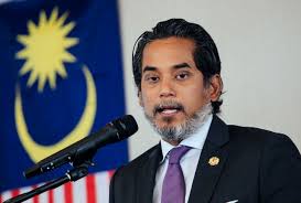 Khairy bin jamaluddin , commonly known as khairy jamaluddin abu bakar or kj, is a malaysian politician, and currently serving as minister of science, technology, and innovation since 10 march 2020. Sikap Tunggu Dan Lihat Punca Ramai Tidak Mendaftar Pick Utusan Digital