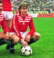Football statistics of györgy bognár including club and national team history. Meccsek Amik Megvaltoztattak Az Eletemet Bognar Gyorgy Fourfourtwo Hu