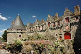 Découvrez des châteaux d'exception sur propriétés le figaro ! Chateau De Pontivy Wikipedia
