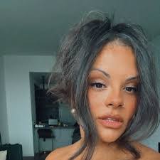 Amanda Youmans's Instagram, Twitter & Facebook