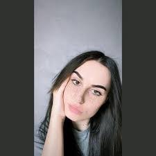 Amanda Bouse's Instagram, Twitter & Facebook