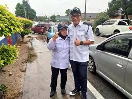 Adalah dipelawa mereka yang berminat dan layak untuk mengisi kekosongan jawatan imigresen. Video Jarang Jumpa Pak Guard Kacukan Korea Kan Shahrol Shiro Dipuji Jadi Pengawal Keselamatan Aksi Layan Pelajar Lawak Habis Kisah Dunia
