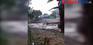 Lokasi tepatnya terjadi banjir di desa tugu selatan, kecamatan cisarua. Vye4v8xp I6 Nm