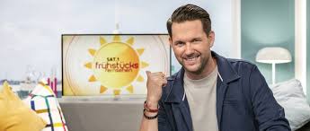 Im januar 2007 wurde die sendung um eine stunde verlängert. Sat 1 Verlangert Fruhstucksfernsehen Zur Us Wahl Dwdl De