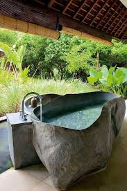 Eine Weitere Schone Steinbadewanne Badewanne Aus Stein Aussenbad Natursteine