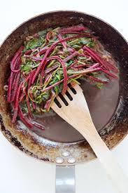 Geschmorte Rote Bete Blatter Und Spinat Mit Balsamico Braised Beet Root Leaves And Spinach With Balsamic Vinegar Berline Berliner Kuche Rote Bete Rezepte