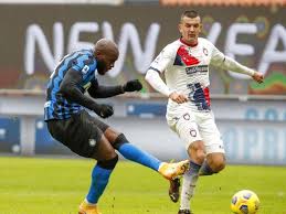 «интер» набрал 36 очков и опередил «милан» (у которого есть матч в запасе), поднявшись на первую строчку в чемпионат италии. F9z2ez Vzigbum