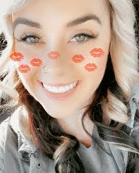 Heather Eads's Instagram, Twitter & Facebook