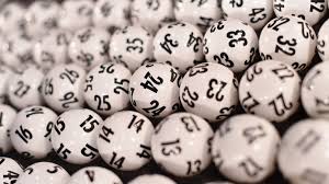 Dafür gibt es dann zwar nur 5€, aber immerhin. Euromillions Mit Mega Jackpot Heute Jackpot Geknackt So Leben Die Lotto Millionare Jetzt News De