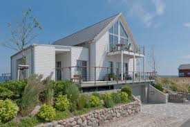 Design Ferienhaus In Weiss Und Grau Ferienhaus Haus Haus Aussen