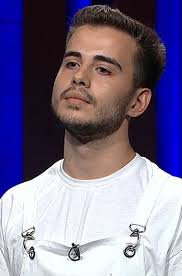 Geçtiğimiz sezon yayınlanan yarışmanın jüri üyeleri danilo zanna, mehmet yalçınkaya ve somer sivrioğlu olmuştu. Masterchef Turkiye 2020 De 25 Temmuz Cumartesi Duelloyu Kazanarak Final Turuna Cikan Furkan Yalcin Kimdir