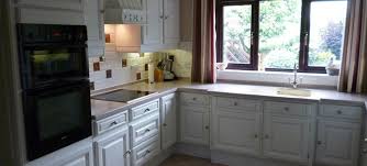 hand painting oak wooden kitchen cabinets