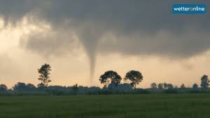 Morgen heiter bis wolkig, vereinzelt schauer, zum emsland und nach ostfriesland hin am nachmittag und abend gewitter möglich. Tornado In Ostfriesland 28 06 2020 Youtube